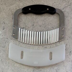 Pampered chef crinkle cutter 1089